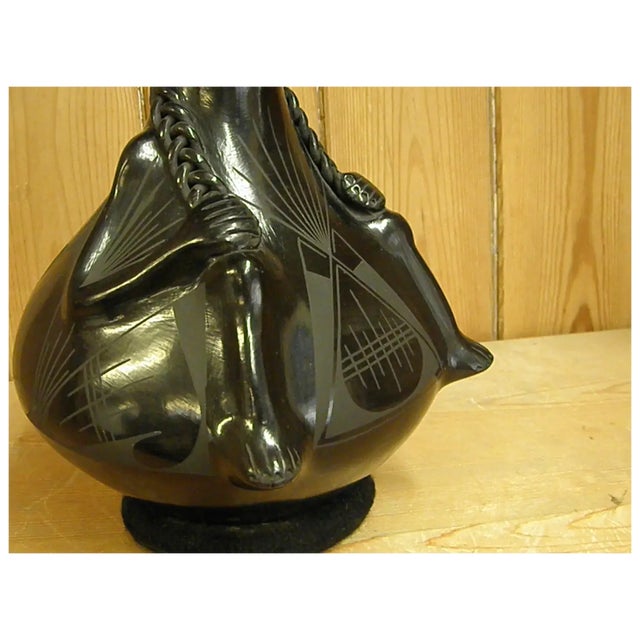 Late 20th Century Mata Ortiz Hand Coiled Blackware Effigy Pot by Rosa Quezada For Sale - Image 4 of 18