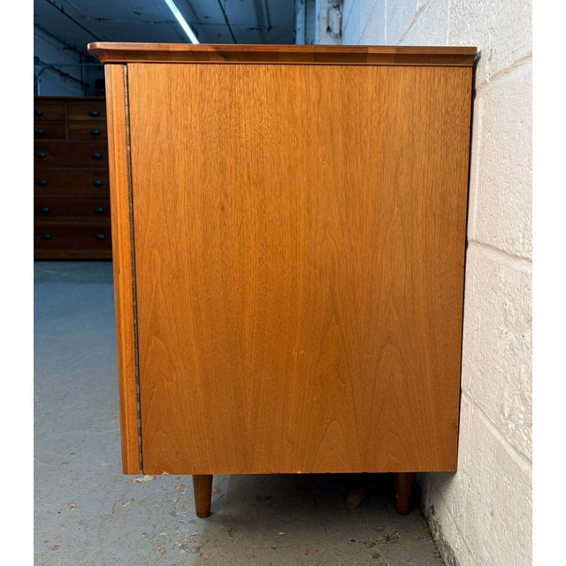 Young Manufacturing Mid 20th Century Modern Walnut Lowboy Dresser by Young Mfg., Attributed For Sale - Image 4 of 16