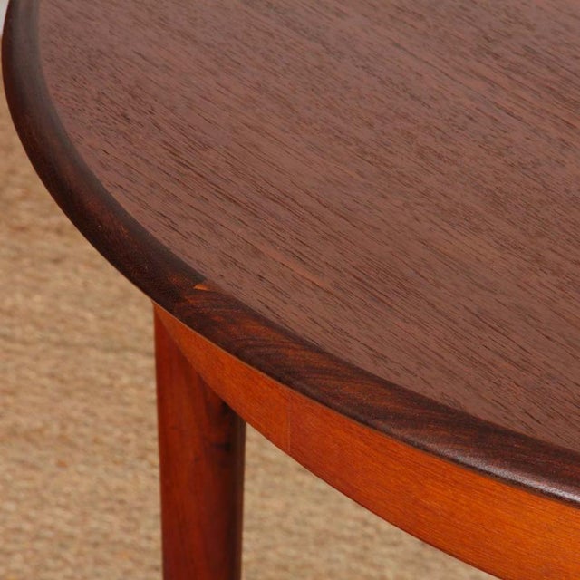 Brown Scandinavian Round Extendable Dining Table in Teak, 1960 For Sale - Image 8 of 9