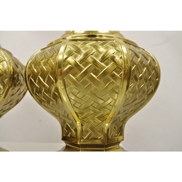 Vintage Brass Woven Basket Basketweave Hollywood Regency Table Lamps - a Pair For Sale - Image 4 of 11