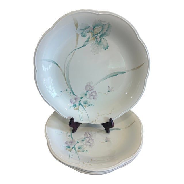 Late 20th Century Mikasa Rondo Scalloped Floral Dinner Plates – Set of 5 For Sale