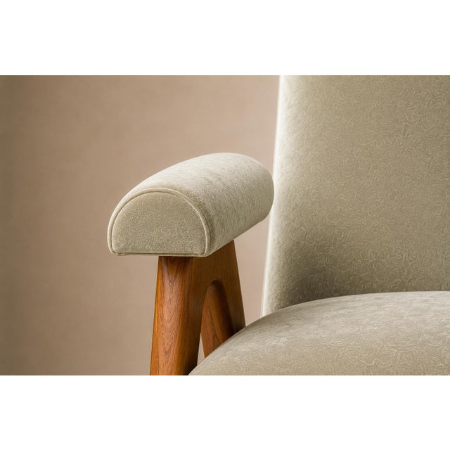 Brazilian Modern Armchair in Sage-Greige Mohair and Hardwood, Brazil, 1950s For Sale - Image 4 of 14