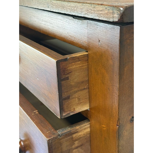 Mid 19th Century Sheraton Chest of Drawers For Sale In New York - Image 6 of 12