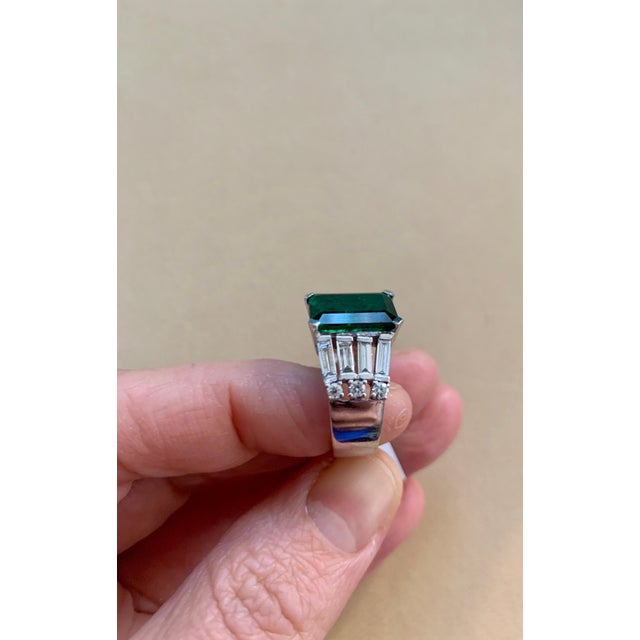 5.5 Carat Emerald Cut Emerald and Diamond Ring 18 Karat Gold Ring For Sale In New York - Image 6 of 18