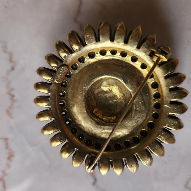 Gold 1950s Weiss Brooch Gold Starburst Diamanté Pavé Pin For Sale - Image 8 of 9