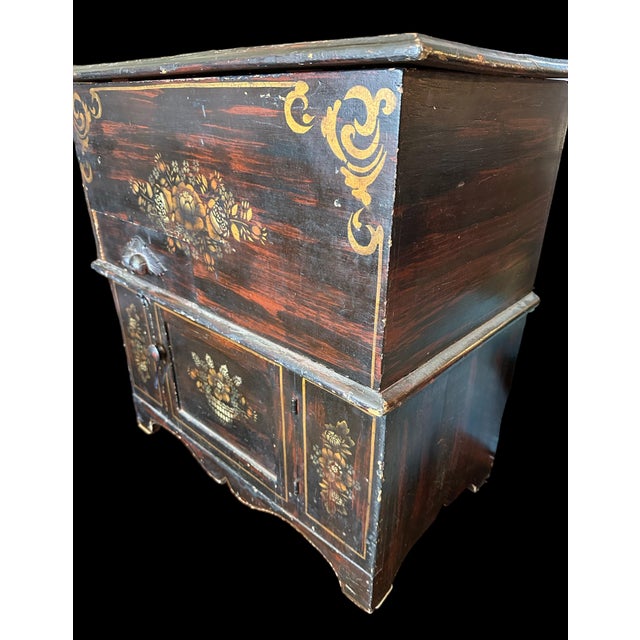 Late 18th Century Early American Painted Sugar Chest With Floral Decoration For Sale - Image 6 of 10