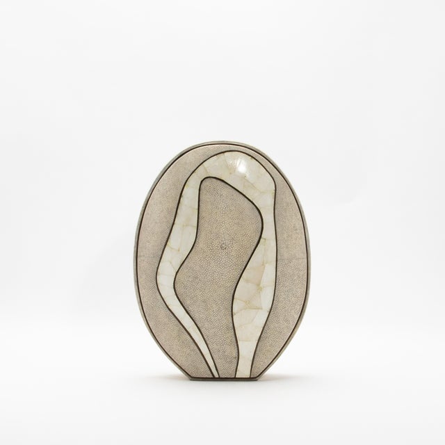 R & Y Augousti Vase Cocteau L White Shagreen & Quartz by R&y Augousti For Sale - Image 4 of 7