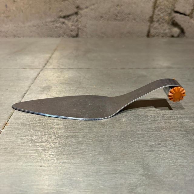 Art Deco Vintage Chase Chrome and Bakelite Cake Pie Server Art Deco Modern For Sale - Image 3 of 9