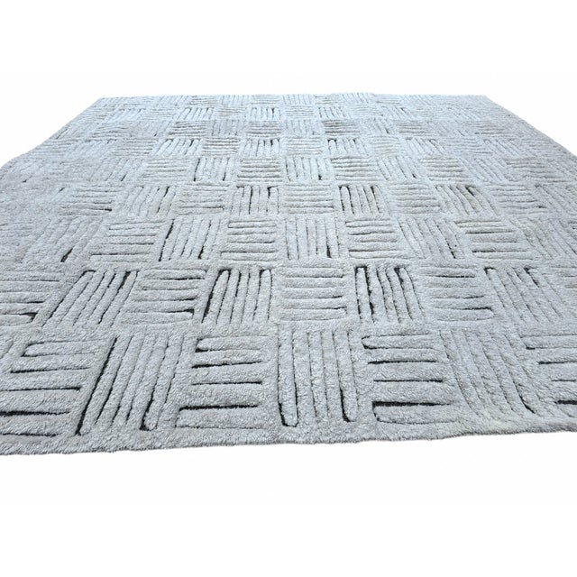 Ivory Rh Basanti Rug – 9' × 12' Marled Ivory/Charcoal | Hand-Knotted Wool Blend | Contemporary Himalayan-Inspired Design For Sale - Image 8 of 18