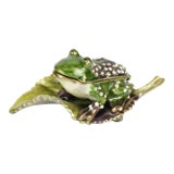 Late 20th Century Sitting Frog One a Leaf Figurine Trinket Box For Sale