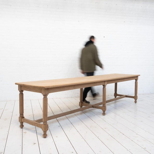 Impressive draper's table in solid oak - early 20th century. Raw oak finish with a water-repellent coating on the tabletop.
