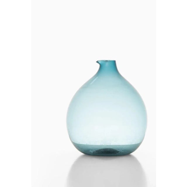 Vase by Kjell Blomberg for Gullaskruf, Sweden For Sale - Image 3 of 5