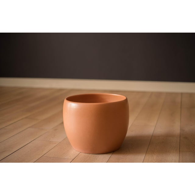 Mid century modern ceramic pottery planter manufactured by Gainey Ceramics of La Verne, California, circa 1960's. Features...