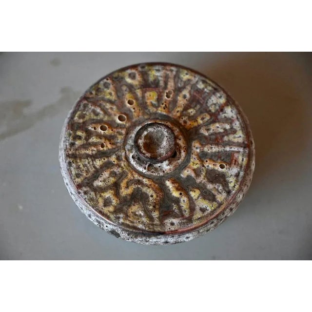 This charming jewelry or ceramic candy box from Vallauris is a pretty little decorative room with a bohemian spirit. It is...