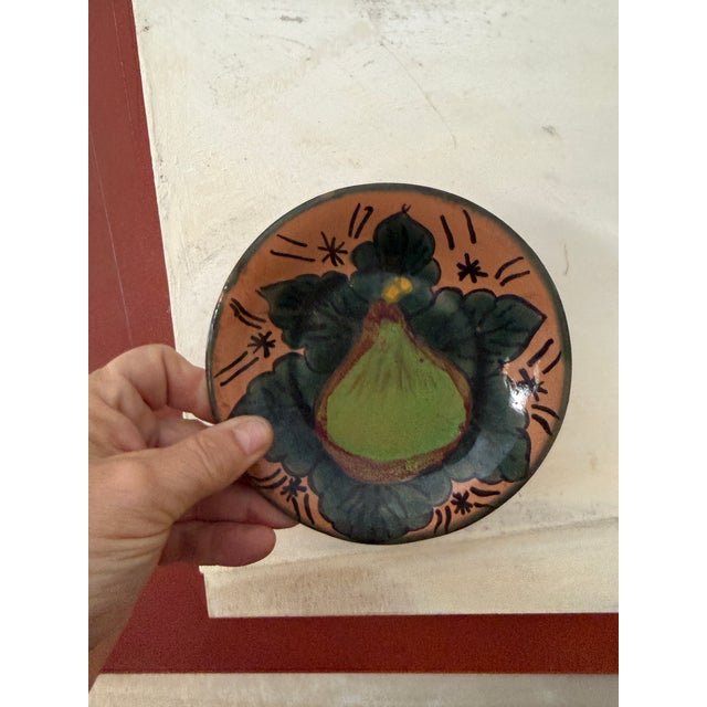 1990s Vintage Mexican Hand Painted Fruit Plates Set of 4 – Signed S. Venegas For Sale - Image 5 of 11