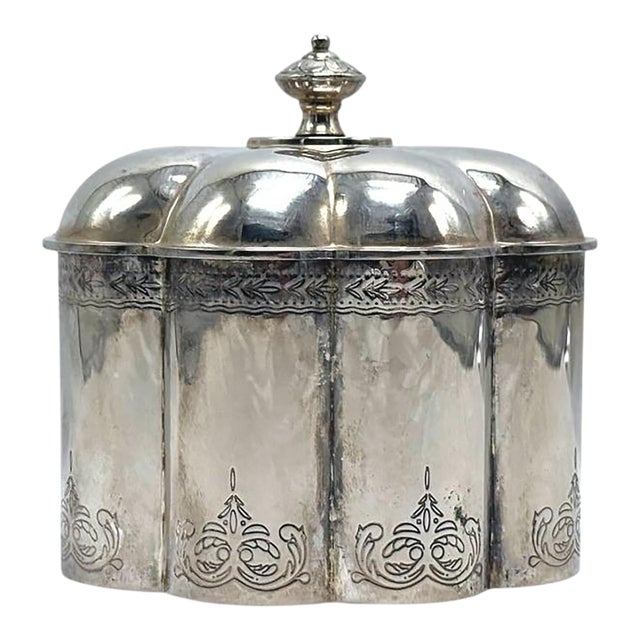 1990s Godinger Silver Plated Scalloped Trinket Box With Intricate Engravings & Removable Lid Red Velvet Interior For Sale