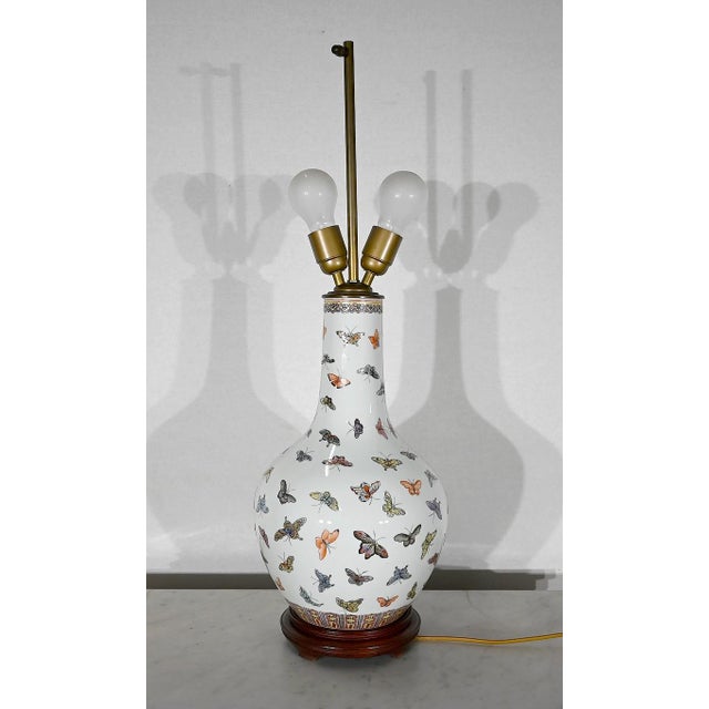 White Butterflies Lamp in Chinese Porcelain, 1960 For Sale - Image 8 of 18