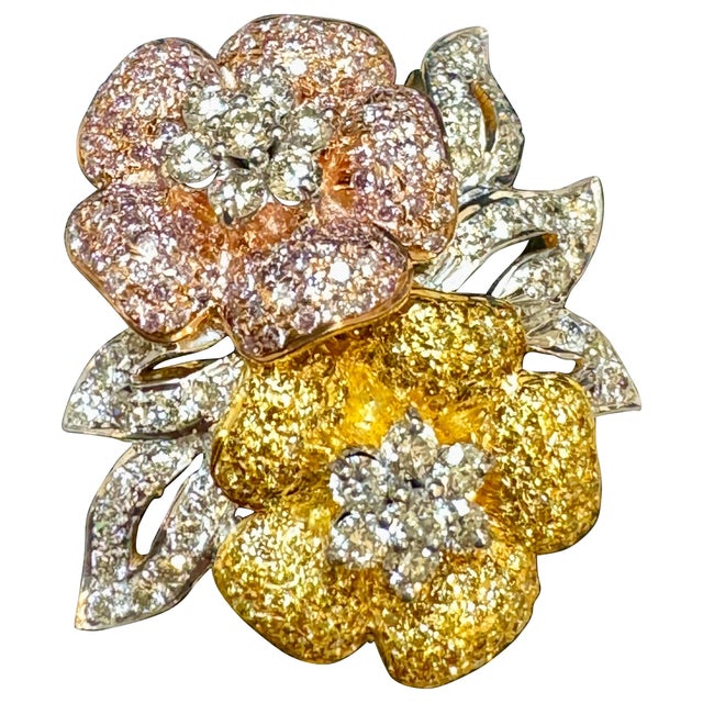 4 Ct Natural Fancy Color Diamond Flower Pin/ Brooch in 18 Kt Multi Color Gold For Sale - Image 4 of 8