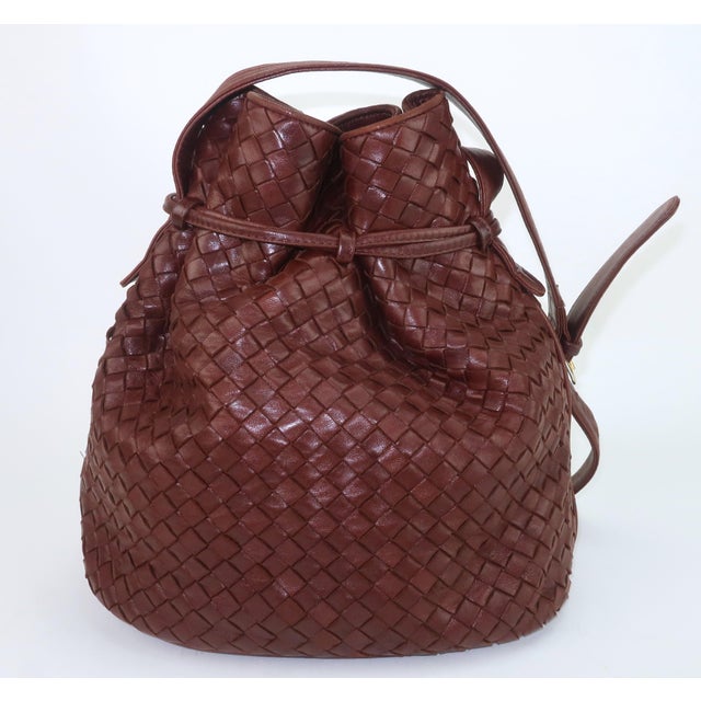 Bottega Veneta Bottega Veneta Chocolate Brown Intrecciato Leather Bucket Handbag For Sale - Image 4 of 14