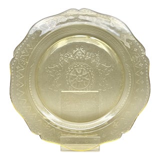 1930s Federal Glass “Patrician Spoke” Pattern Amber Yellow Serving Platter Cake Plate For Sale