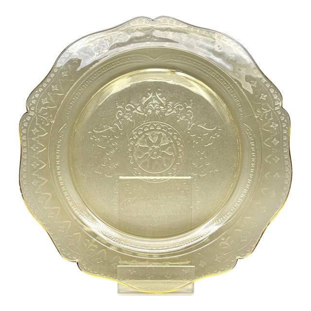 1930s Federal Glass “Patrician Spoke” Pattern Amber Yellow Serving Platter Cake Plate For Sale