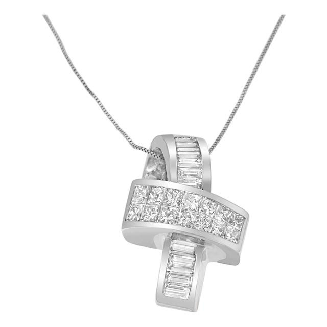 14K White Gold 2 cttw Princess and Baguette Cut Diamond Ribbon Pendant Necklace (H-I, SI-SI2) For Sale