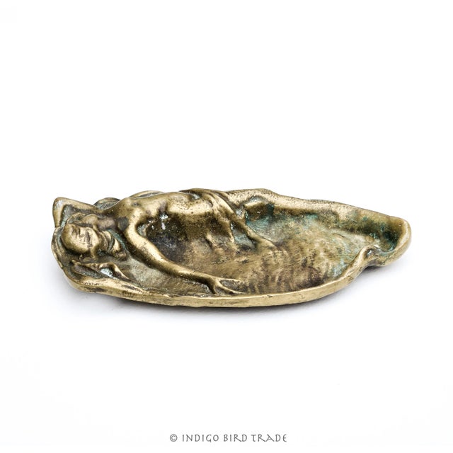 Art Nouveau 1900's Art Nouveau French Bronze Naked Mermaid Display Tray For Sale - Image 3 of 5