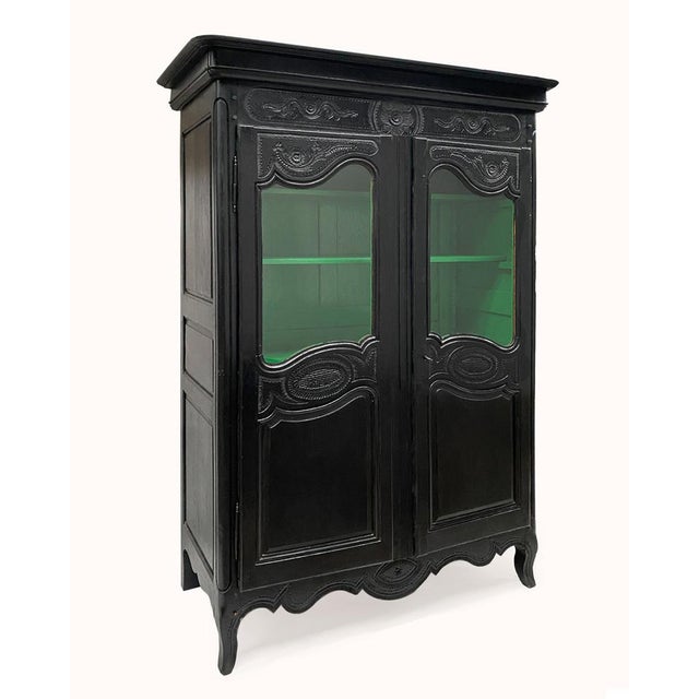 Amoire Noir: Deep, inky, dark-as-midnight black — paired with a silhouette straight out of a French marriage tradition....