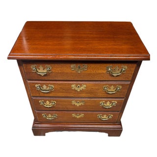 Lovely Vintage American Drew Chippendale Chest For Sale