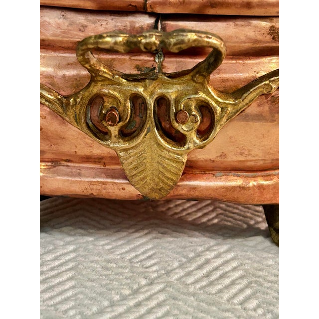 1900’s Art Nouveau Handcrafted Copper and Brass Jardinière Cachepot With Brass Paw Feet For Sale In New Orleans - Image 6 of 9