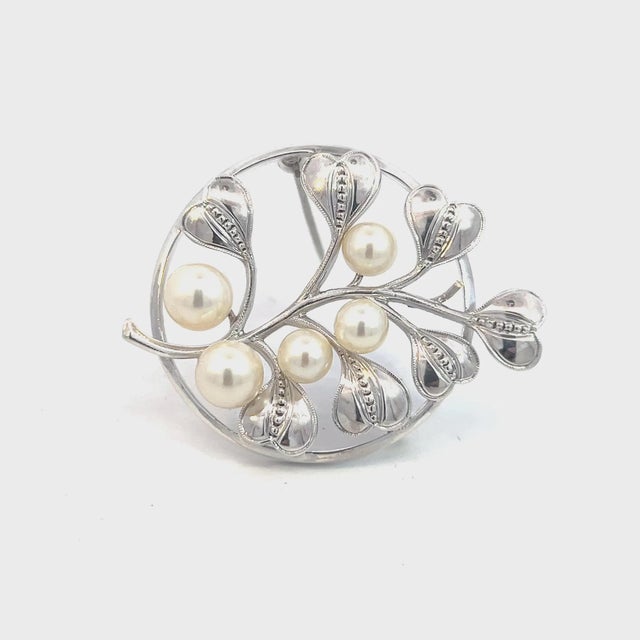 1990s 1990s Mikimoto Estate Akoya Pearl Circular Flower Brooch Pin Sterling Silver For Sale - Image 5 of 12