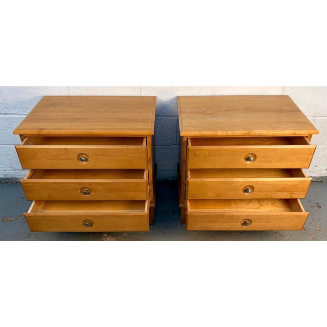 Ethan Allen Late 20th Century Pair of Maple Nightstands by Ethan Allen For Sale - Image 4 of 16
