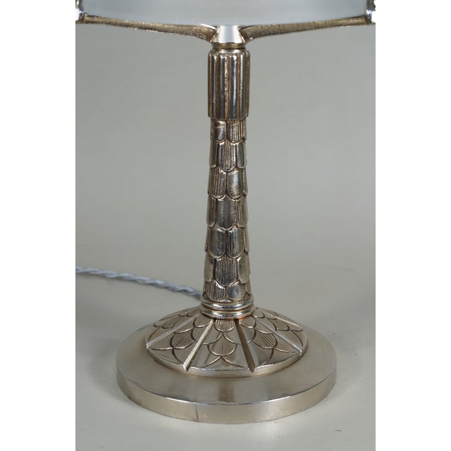 Silver Muller Freres French Art Deco Table Lamp 1930s - Geometric Scales Frosted Glass & Nickel For Sale - Image 8 of 12