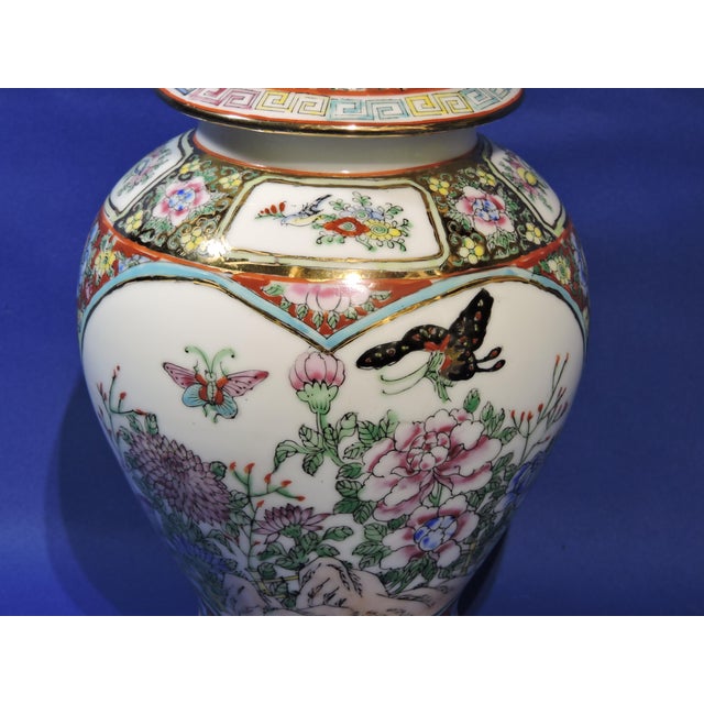 1950s Mid-Century Modern Chinoiserie Chinese Familee Rose Porcelain Ginger Jar For Sale - Image 4 of 10
