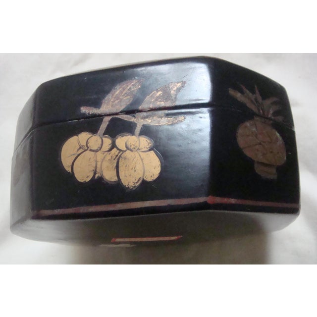 1970s Vintage Octagonal Bird and Pomegranate Chinese Lidded Black Box For Sale In New York - Image 6 of 11