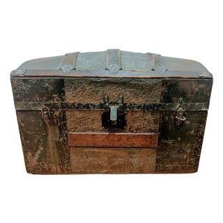 Antique Victorian Dome Top Steamer Camel Back Trunk For Sale