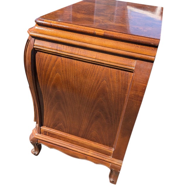 Vintage Henredon Louis XV Style Burl Wood King Headboard & Bombe Nightstands, Set of 3 (Circa 1980s) For Sale - Image 16 of 18