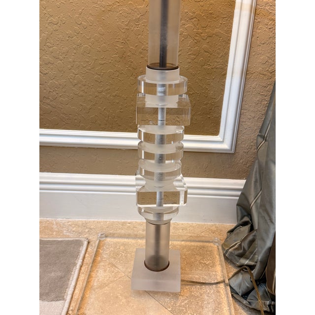 Metal 1970s Hollywood Regency Stacked Lucite & Brass Floor Lamp With Built-in Table For Sale - Image 7 of 12