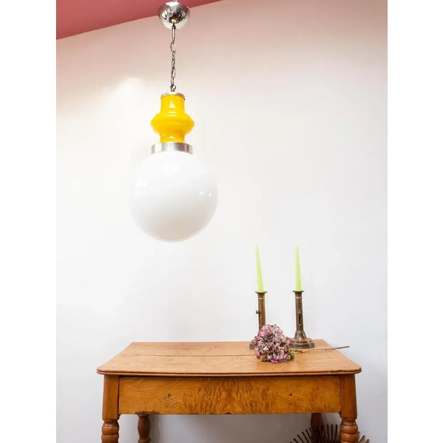 It measures 57 cm without chain. One light point for one E27 bulb. Up to 250V (Europe/UK Standard).The wiring of this item...