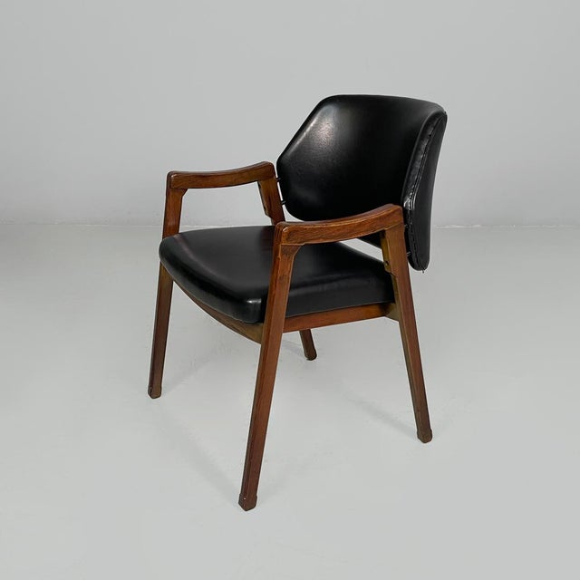 Italian mid-century modern chairs 814 for Cassina, 1960s Set of six chairs model 814 in wood and leather. The frame with...