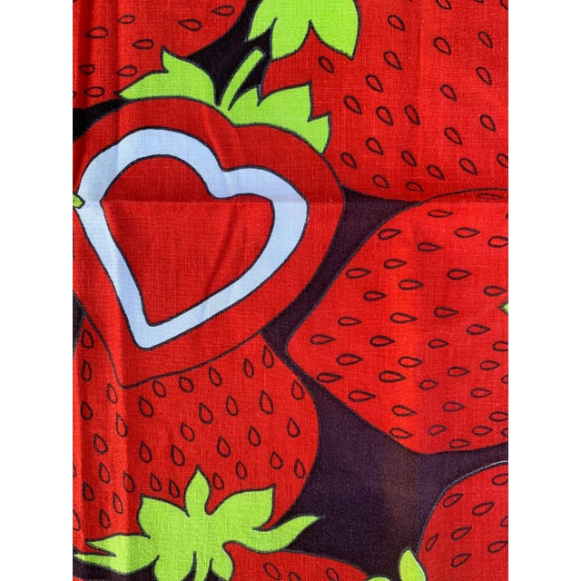 Vintage 1970's Heart and Strawberry Printed Cloth Dinner Napkins -Set of 4 For Sale - Image 4 of 7