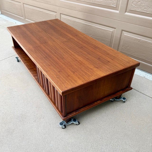 Lane Furniture Mid Century Modern Large 60.5”x30” Walnut Coffee Table MCM Vintage For Sale - Image 4 of 9