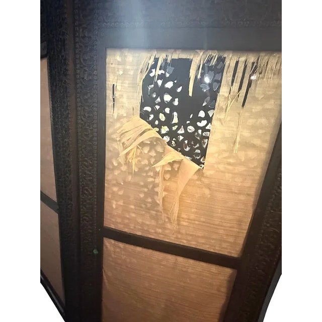 1900 - 1909 1900s Heavily Carved Anglo Indian 3 Panel Screen Room Divider. For Sale - Image 5 of 10