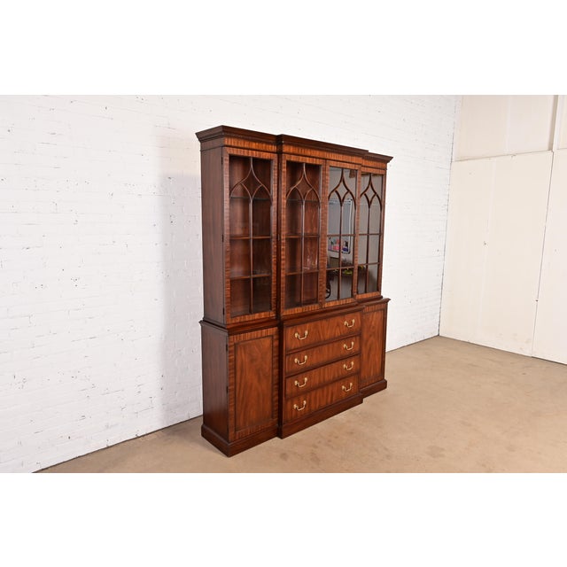 Henkel Harris Henkel Harris Georgian Carved Mahogany Lighted Breakfront Bookcase Cabinet For Sale - Image 4 of 18