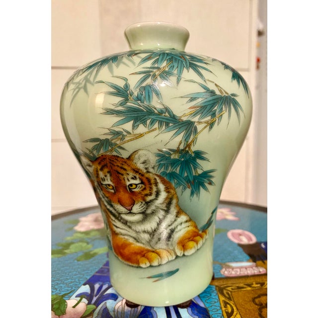 Chinese Porcelain Tiger Vase, Qing Dynasty For Sale - Image 4 of 6