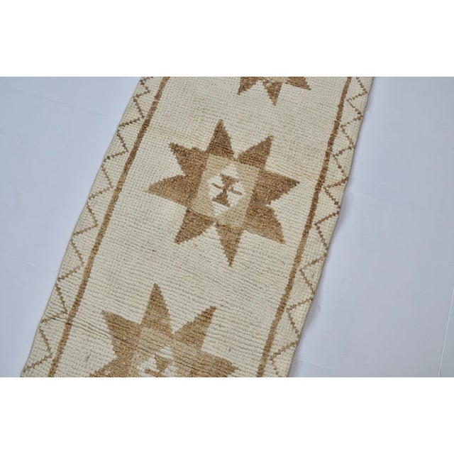 Vintage Anatolian Kilim Runner, Hand-Woven Neutral Earth Tone Wool Rug For Sale - Image 9 of 10