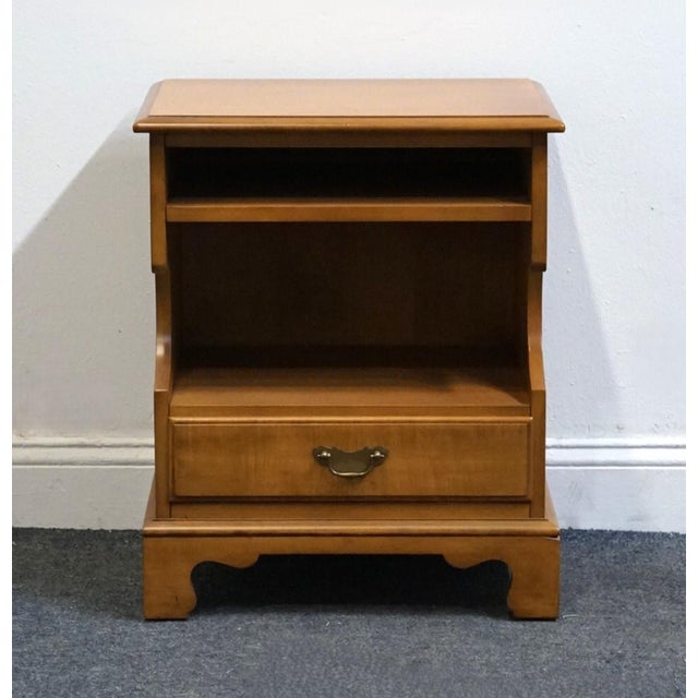 American Drexel Furniture Solid Maple Litchfield Colonial Early American Style 20" Open Cabinet Nightstand 608-611-6 For Sale - Image 3 of 13
