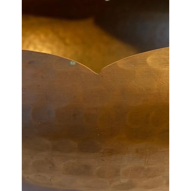 1940s 1945 Arts & Crafts-Style Armenac Hairenian Hammered Copper Scalloped Bowl For Sale - Image 5 of 7