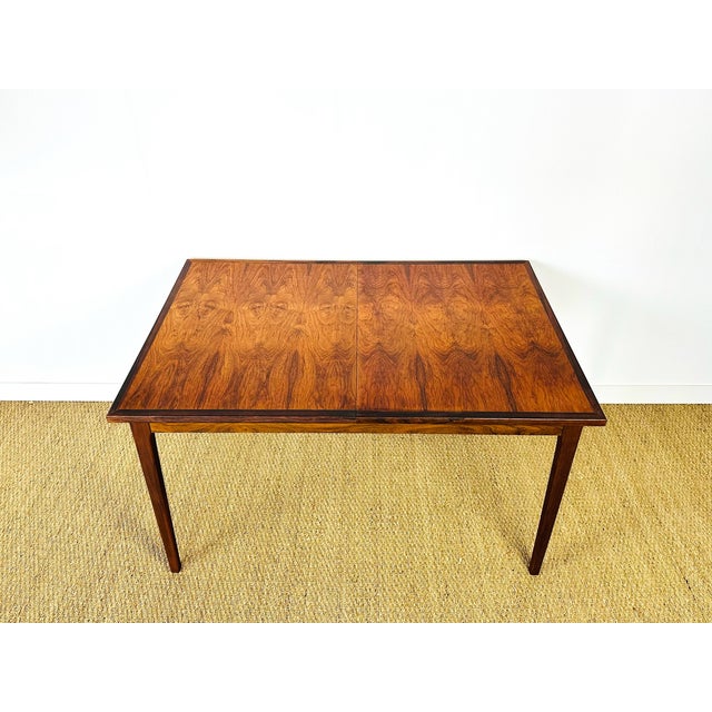 Magnificent walnut dining table dating from the 1960s. features two integrated butterfly extensions and beautiful grain...