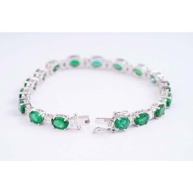 13.06 Carats Natural Zambian Emerald Tennis Bracelet with Diamonds and 14k Gold For Sale - Image 12 of 18